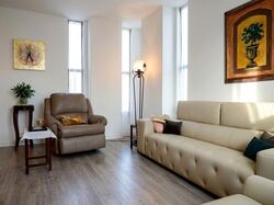 Palais Renaissance (D9), Office #632370621